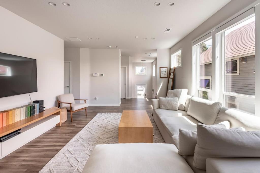 Comfy Family Home, Walkable Neighborhood + Patio! Portland Buitenkant foto