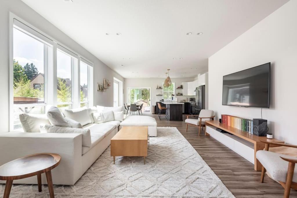 Comfy Family Home, Walkable Neighborhood + Patio! Portland Buitenkant foto