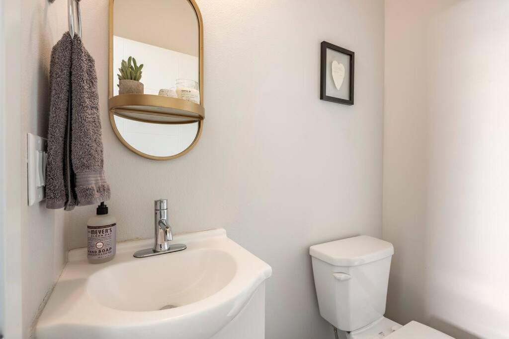 Comfy Family Home, Walkable Neighborhood + Patio! Portland Buitenkant foto
