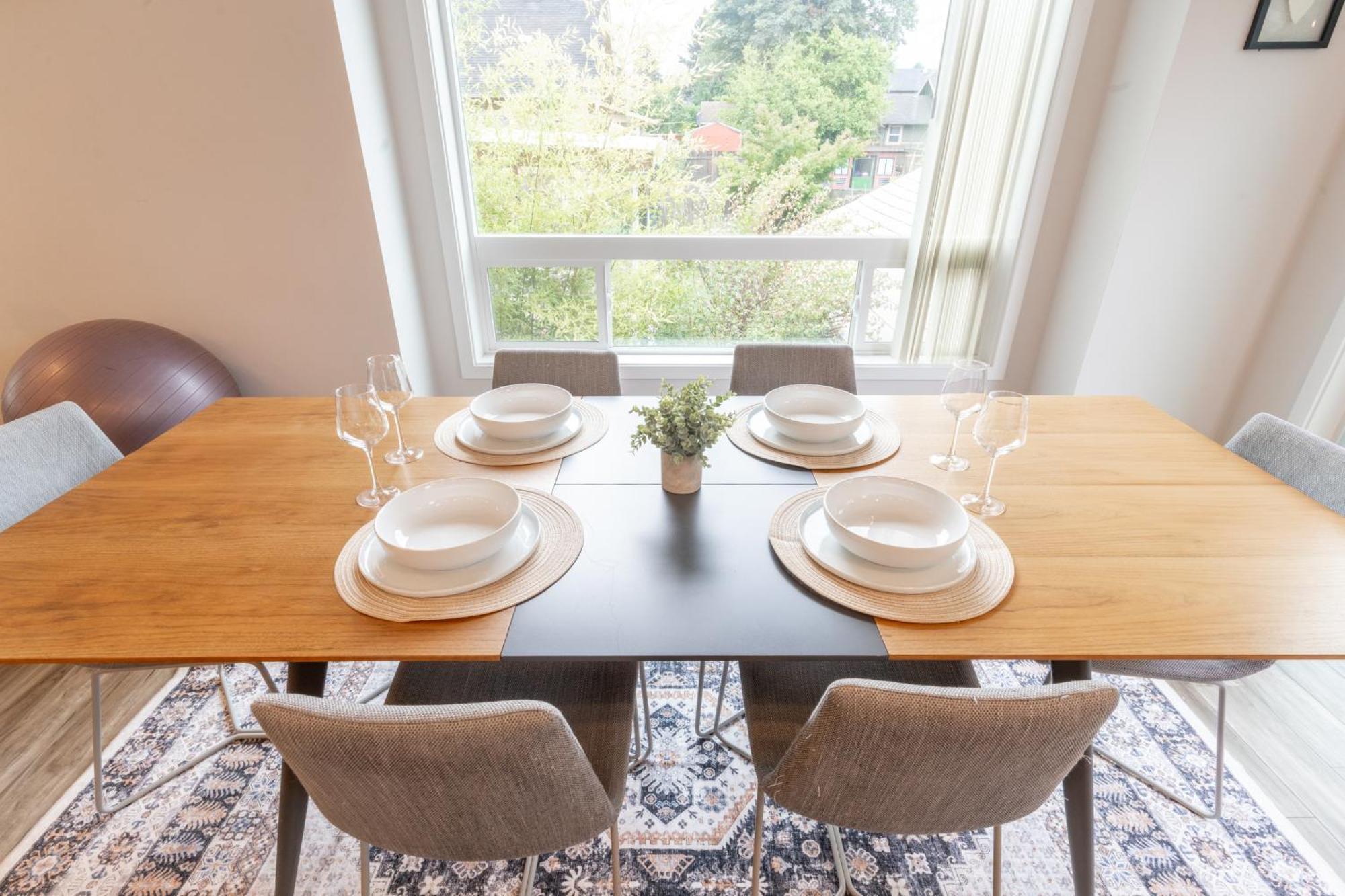 Comfy Family Home, Walkable Neighborhood + Patio! Portland Buitenkant foto