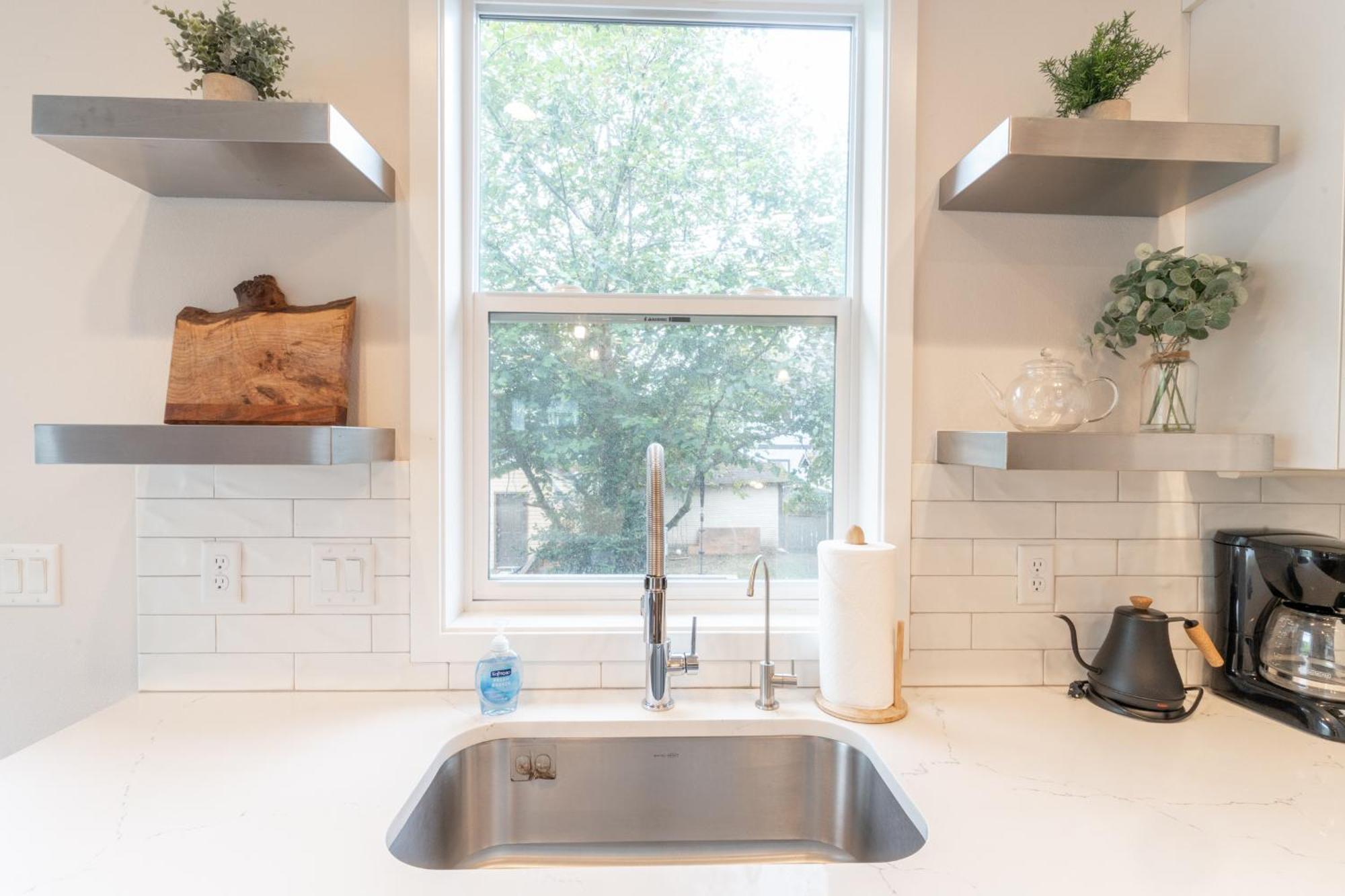 Comfy Family Home, Walkable Neighborhood + Patio! Portland Buitenkant foto